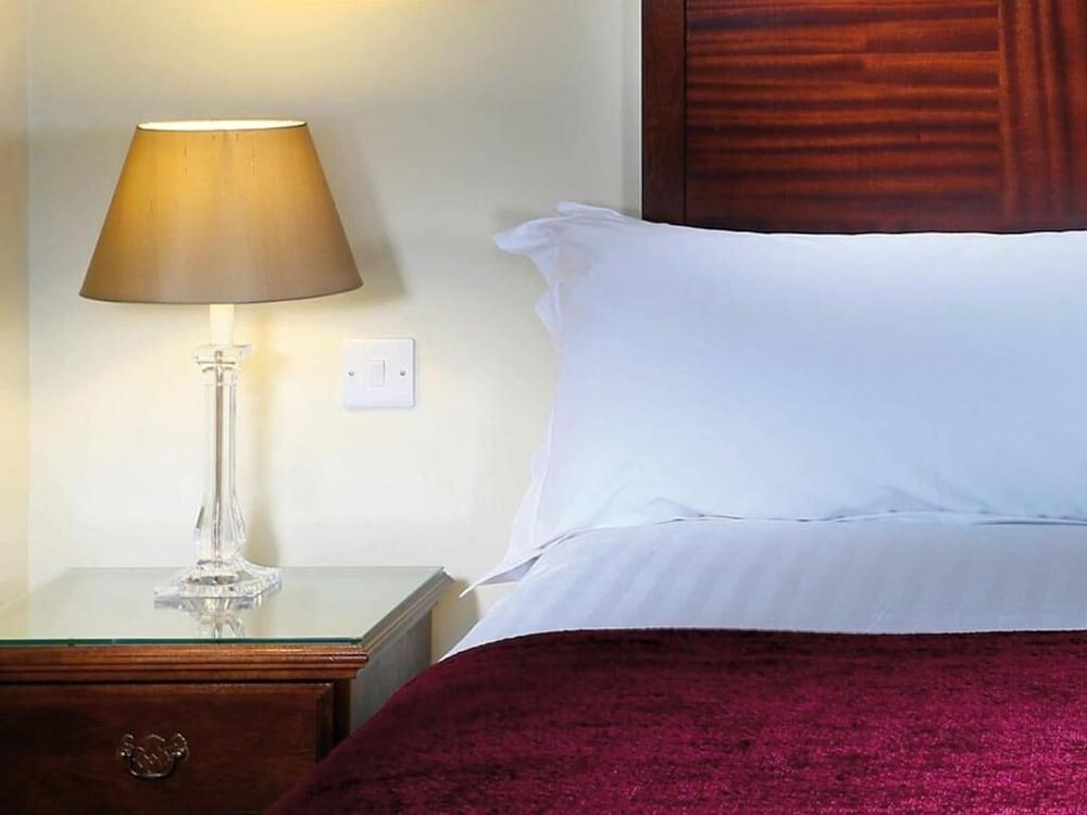 סטרטפורד-אפון-אבון Macdonald Alveston Manor Hotel & Spa מראה חיצוני תמונה